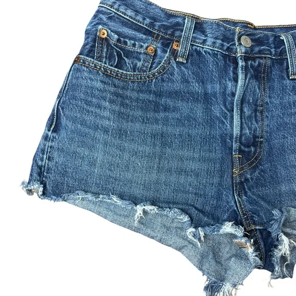 Levi’s 501 Original Fit High Rise Women’s Shorts Size 28 Medium Wash - Picture 3 of 12